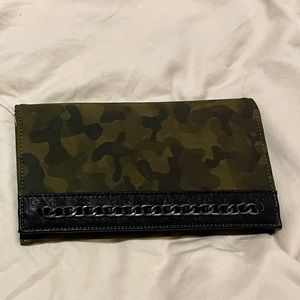 Jessica Simpson clutch